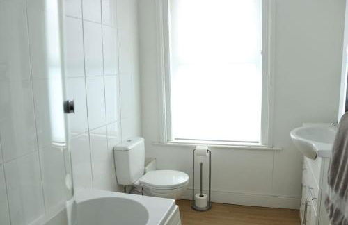 Central Worthing, 3 bedrooms, 600m from beach - Foto 23