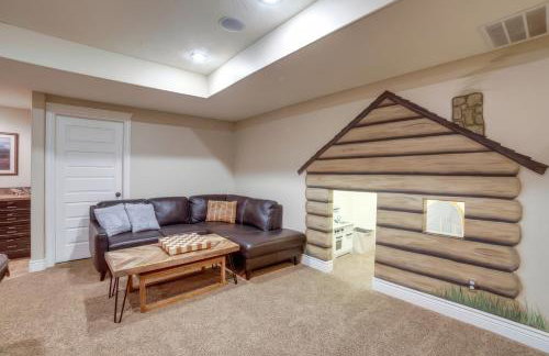 Rigby Gem with Hot Tub Theater Game Room Grill - Foto 9