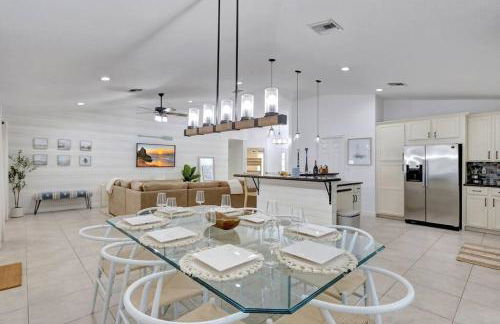 Hottub! Mini Golf! Water Access! Pets! 5min beach! - Foto 24