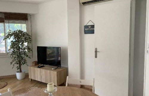 Facing the sea 2 steps from the beaches - Photo 7