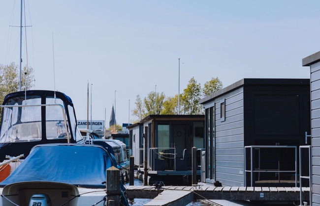 Modern Houseboat With air Conditioning Located in Marina - Foto 15