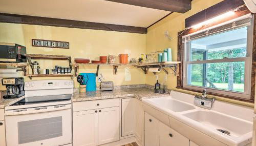 Rustic Hideaway with Fire Pit Less Than 1 Mi to River! - Foto 5