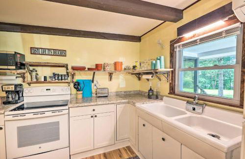 Rustic Hideaway with Fire Pit Less Than 1 Mi to River! - Foto 9