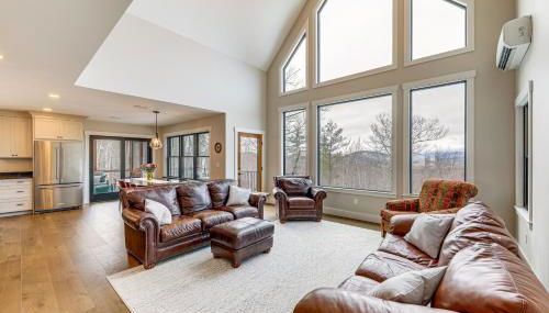 Mountain-View Home in Stoneham with Hot Yoga Studio! - Photo 1