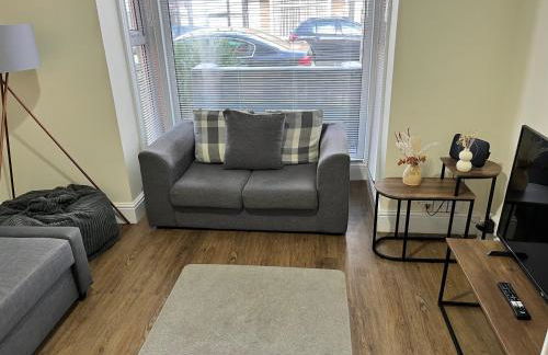 4 bedroom, sleeps 8, 30 seconds from beach, games table - Foto 27