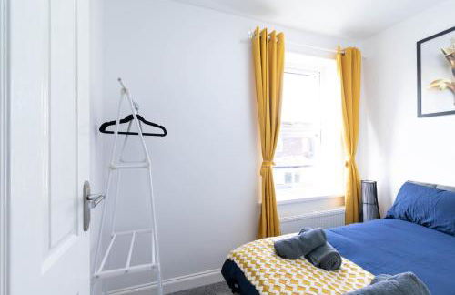 Open Mind Property - 6 Luxury Bedrooms with Free Parking - Photo 18