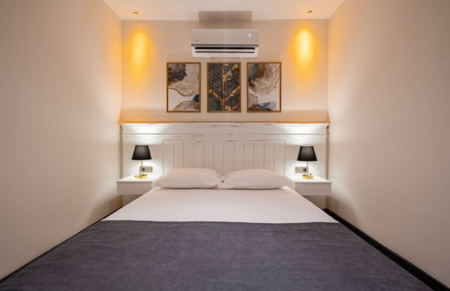 Eluxio Suite Hotel - Photo 24