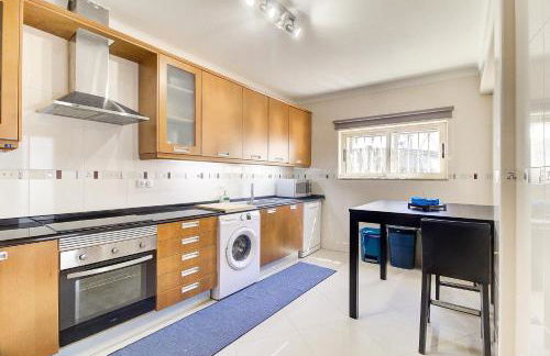 Amazing Home with Balcony & Barbecue - Foto 14