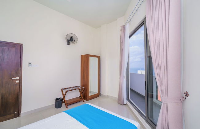 Marine Suites - Photo 17