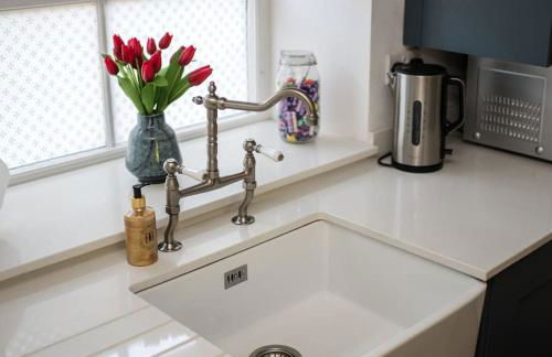 Beautiful Country Cottage - Photo 15