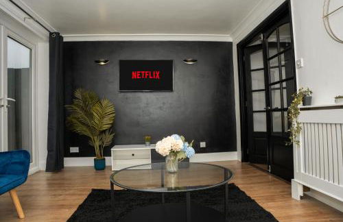 Stylish 3 bed house with free parking - Foto 13