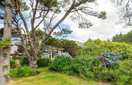Beach Pines Bungalow by Avantstay Classic Cottage Steps to the Beach w/ Private Yard - Foto 43