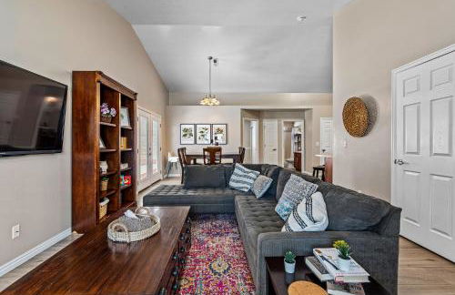 Fully Stocked Home with Hot Tub and Private Yard - Photo 6