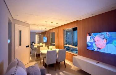 Apartamento 100 metros da praia com piscina - Foto 19