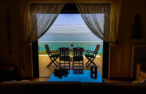 Derveni Seaside Apartments - Deluxe Sea View Penthouse Jacuzzi-BBQ & Groundfloor Garden View Apartment - Foto 21