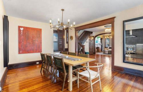 AC 9 BR 4BA Victorian Manor - 1 Block to Beach - Foto 26