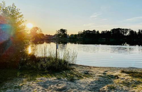 Tiny House By The Lake And An Artist Collective - Foto 15