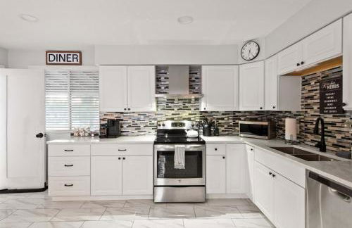 Private Upper Unit Home, Pet Friendly, Min to DT - Foto 13