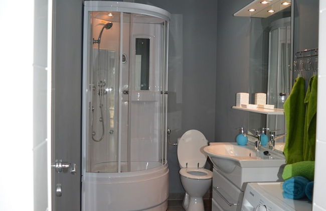 Green-beautiful Modern Apt. With Balcony & Garden - Foto 14