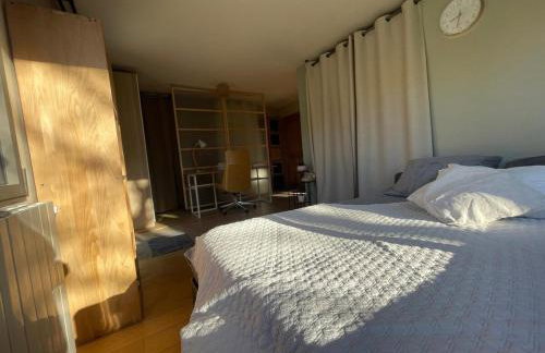 Glass and wood designer villa with garden in centertown - Foto 16