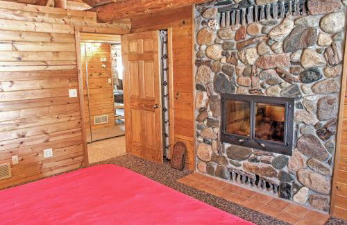 Wonderful Home on Sand Lake with Expansive Porch! - Foto 28