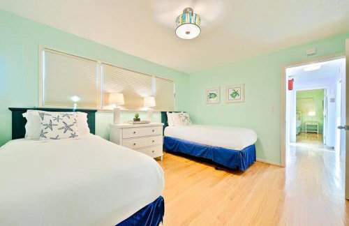 Ocean Views Walk to the Beach with King Suite - Foto 22