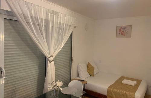 Charming Studio with Balneo Shower, Parking Included - Foto 3