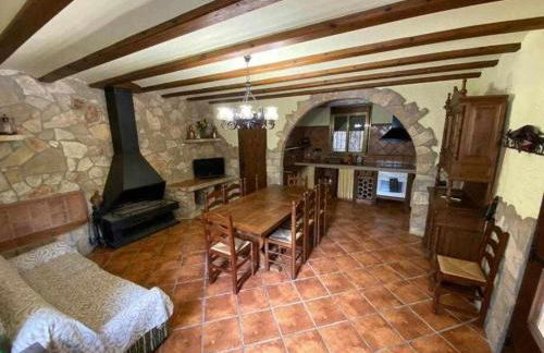 Masía de piedra con piscina - Foto 8