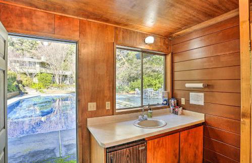 Woodsy Willow Creek Getaway with Pool and Deck! - Foto 41