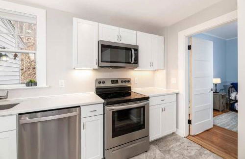 2-Unit House, big Lake Winnisquam views - Sleeps 13 - Foto 7