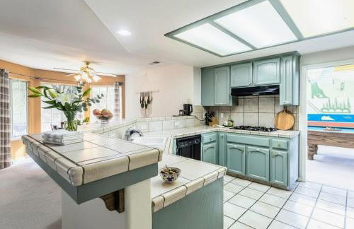 Heaven Heights - HotTub, Pet Friendly, EV Outlet, Pool Table, Game Room, BBQ, FirePit, Library - Foto 51