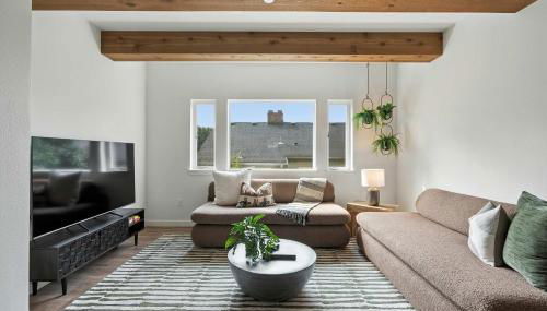 Kerns 6BR Gem - New Build Spanish Flair - Photo 2