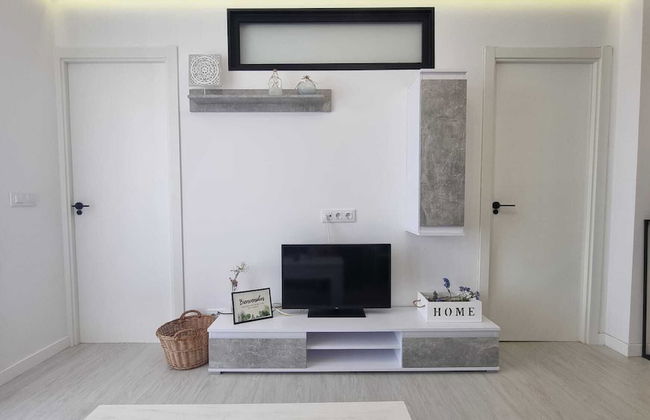 Seaside Apartment Sleeps 6 With Balcony - Photo 19