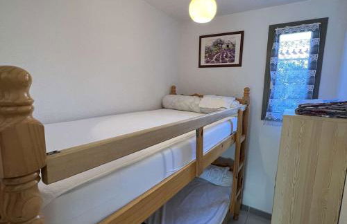 Maison avec Cour, Piscine Sécurisée, Climatisation, 3 Chambres, Proche Plage, 8 Personnes - FR-1-701-33 - Foto 14