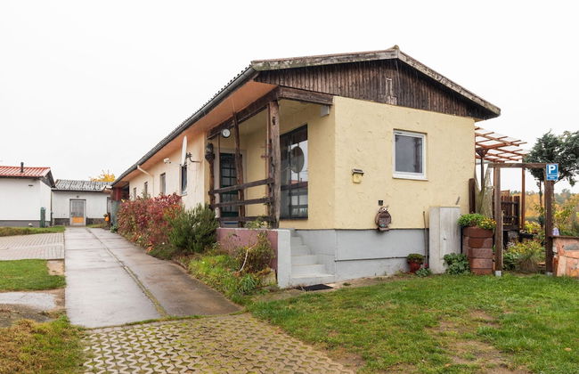 Gemuetlicher Bungalow mit Garten UND Whirlpool in Nakenstorf - Photo 1