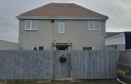 The hawthorns large detached 3 bedroom family home - Photo 23
