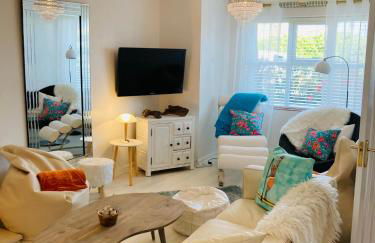 Stunning Seafront House with garden and private parking - Foto 54