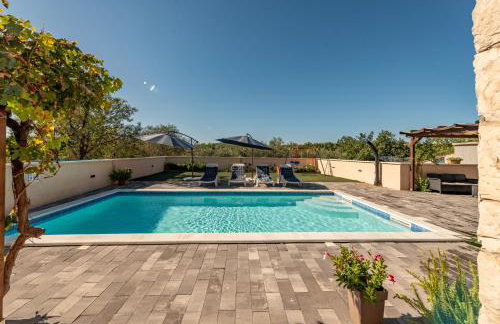 Holiday House Laetitia with pool - Foto 7