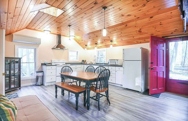 Cottage by the Pond The Perfect Cozy Escape! - Photo 19