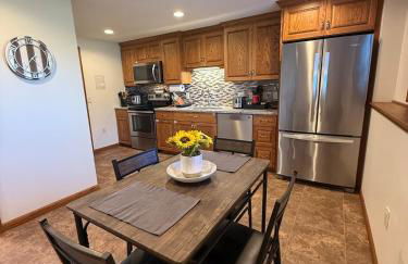 Pet Friendly Fully Furnished 1-Bedroom Oasis - Foto 28