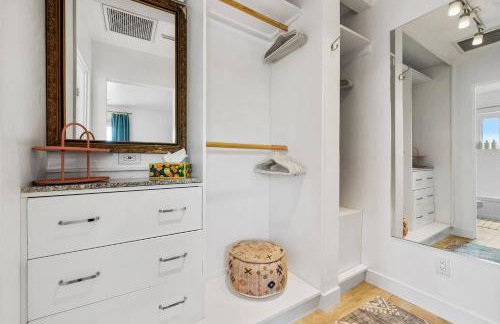 Whimsical Oasis Retreat by Rather Be Properties - Foto 51