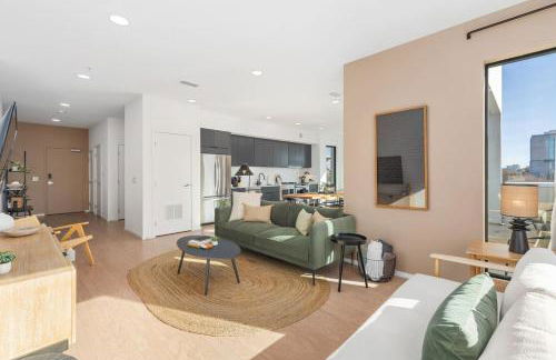 Penthouse Condo on River with Garage and Patio, Walk Downtown - Foto 12