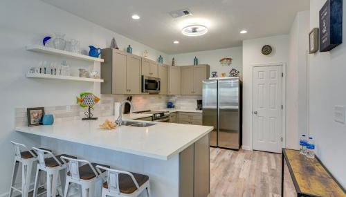 Walk to Gulf Ocean-View Home in Crystal Beach! - Foto 2