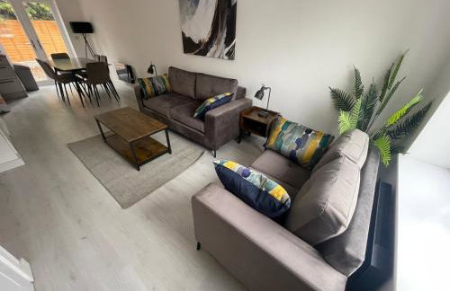 3 Bedroom New House Sleeps 5 with FREE Parking & WiFi-A - Foto 2