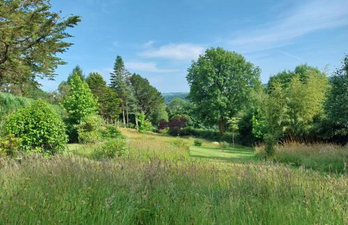 Walkers Retreat with garden and views - Photo 1