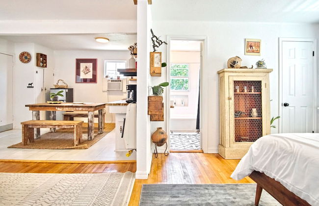 Hidden Comfort Studio Near Plaza District - Photo 10