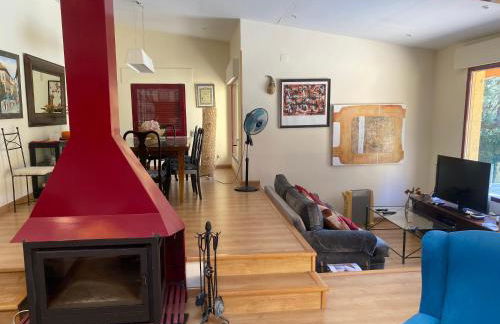 Chalet con piscina vistas y salida a parque natural - Foto 1