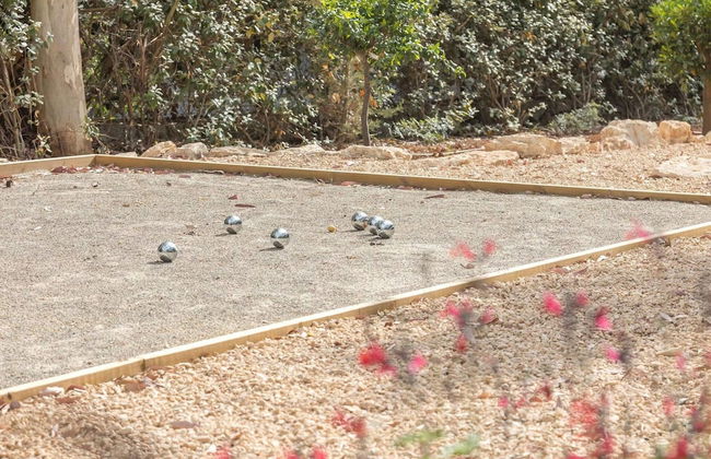 Traditional Villa With Garden - Photo 38