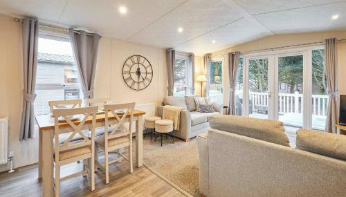 Woodpark Lodge with Hot Tub - Foto 3