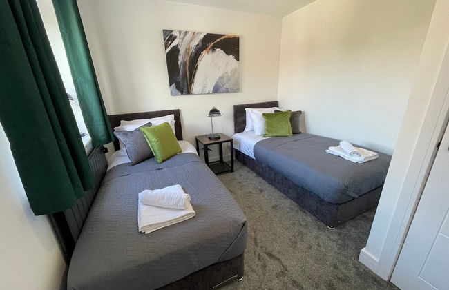 Brand New High Spec House with parking - Foto 8